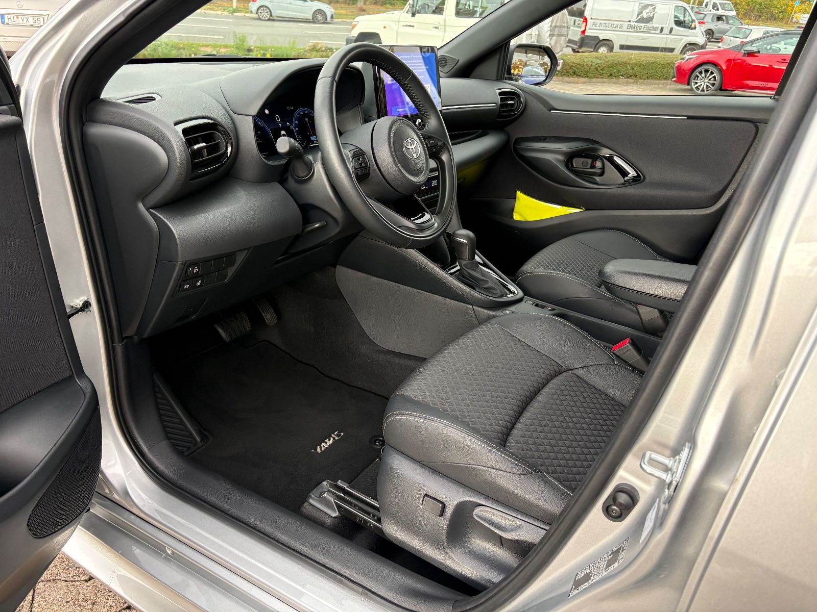 Toyota Yaris Hybrid Style **JAHRESWAGEN**