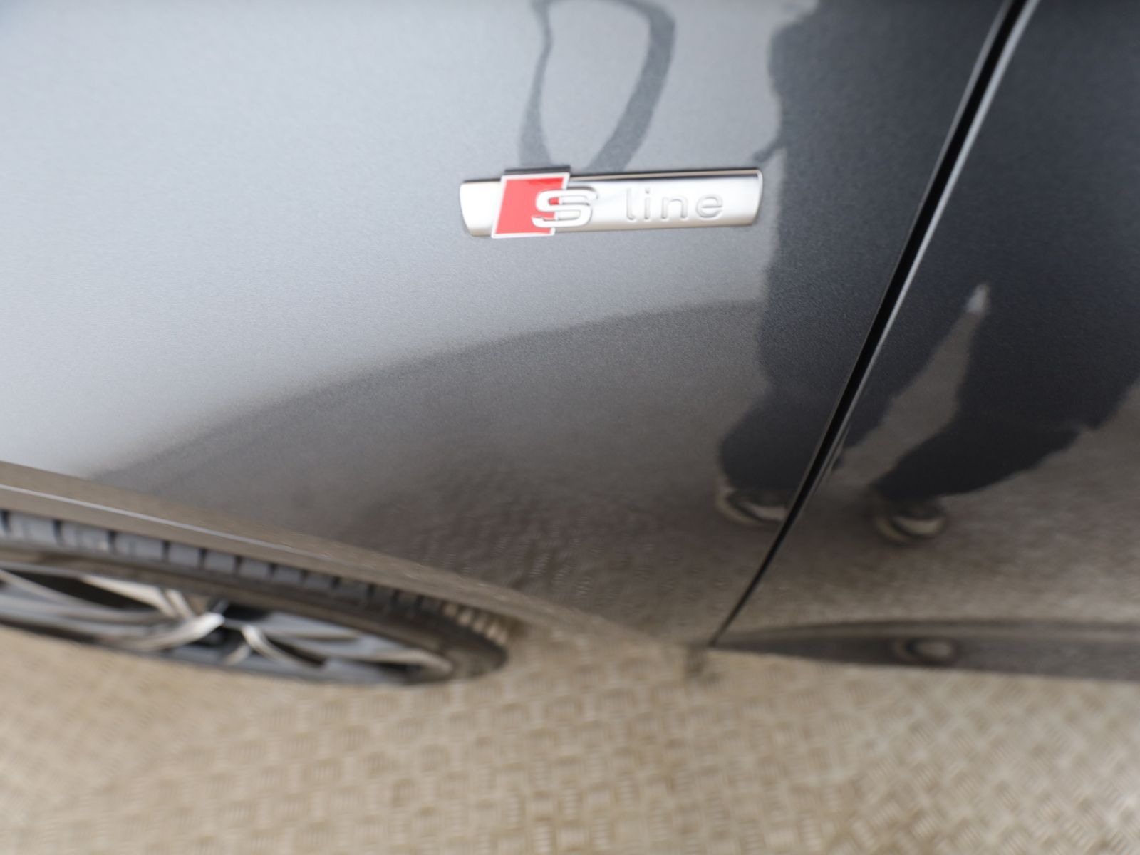Audi Q5 40 TDI quattro S line Pano+AHK+Matrix+RFK+MMI