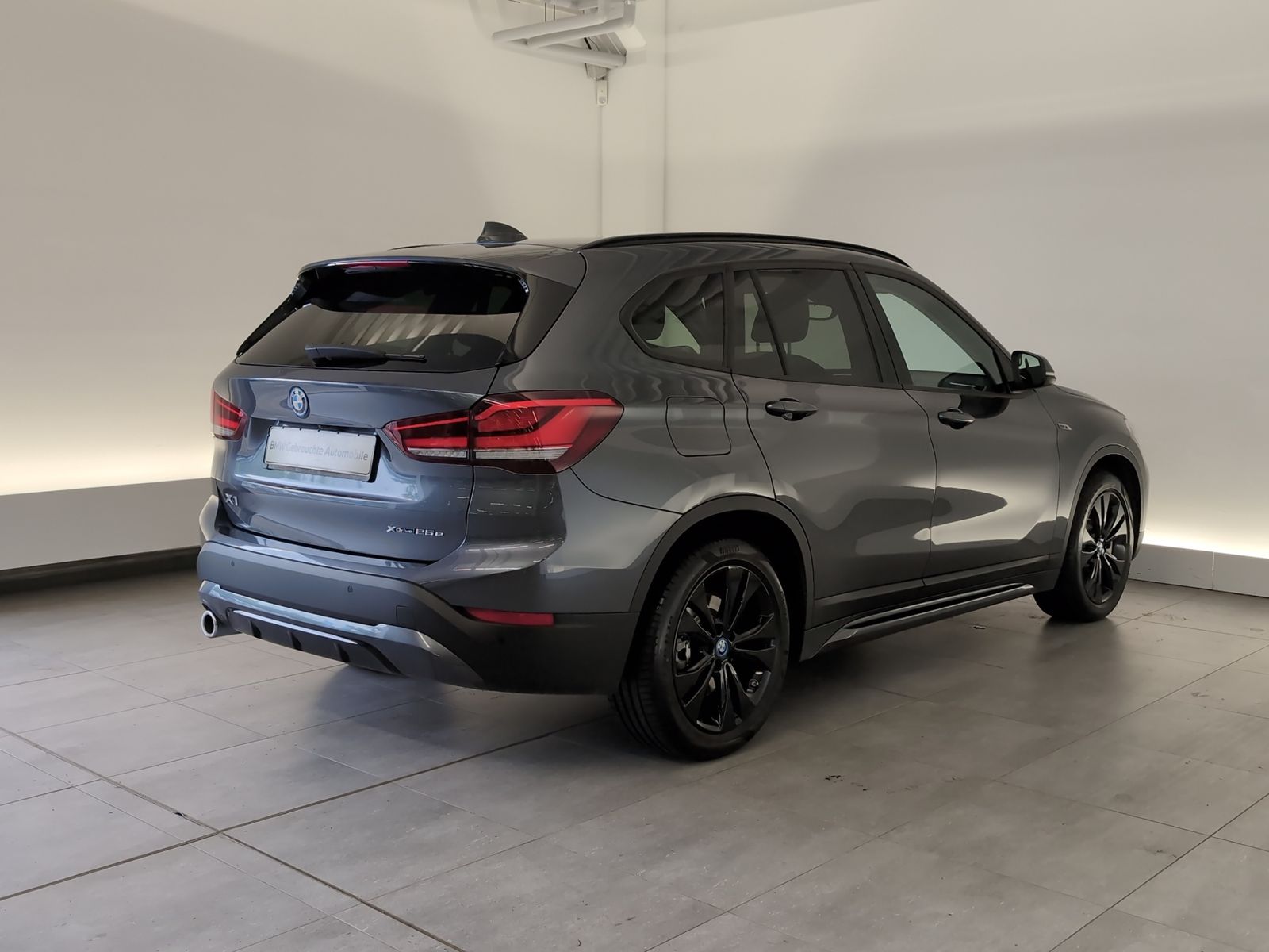 BMW X1 xDrive25e Sport Line - Samsaru's Car Outlet