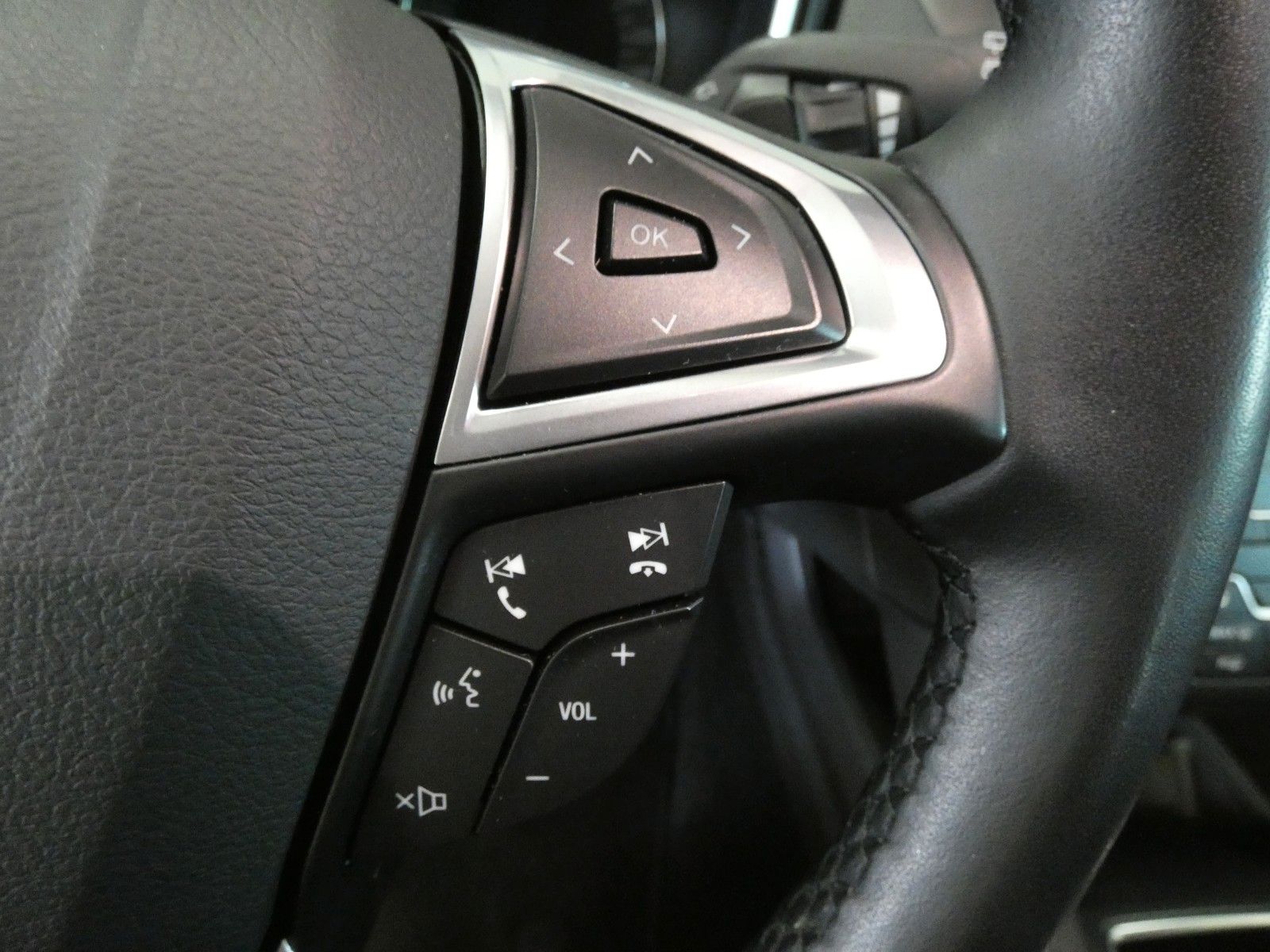 Ford Mondeo 2.0 Titanium - Samsaru's Car Outlet