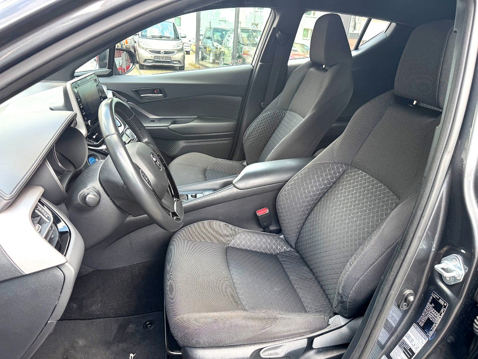 Toyota C-HR Hybrid Business Edition - Samsaru's Car Outlet