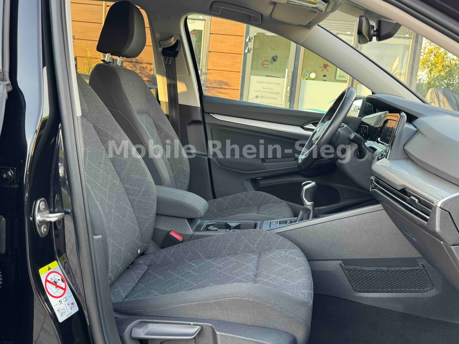 Volkswagen Golf 8 2.0 TDI Life - Samsaru's Car Outlet