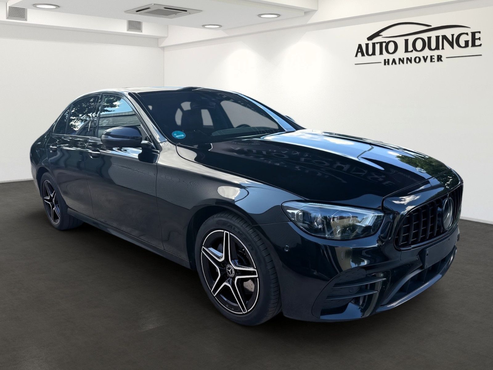 Mercedes-Benz E 220d 4MATIC AMG Line - Samsaru's Car Outlet