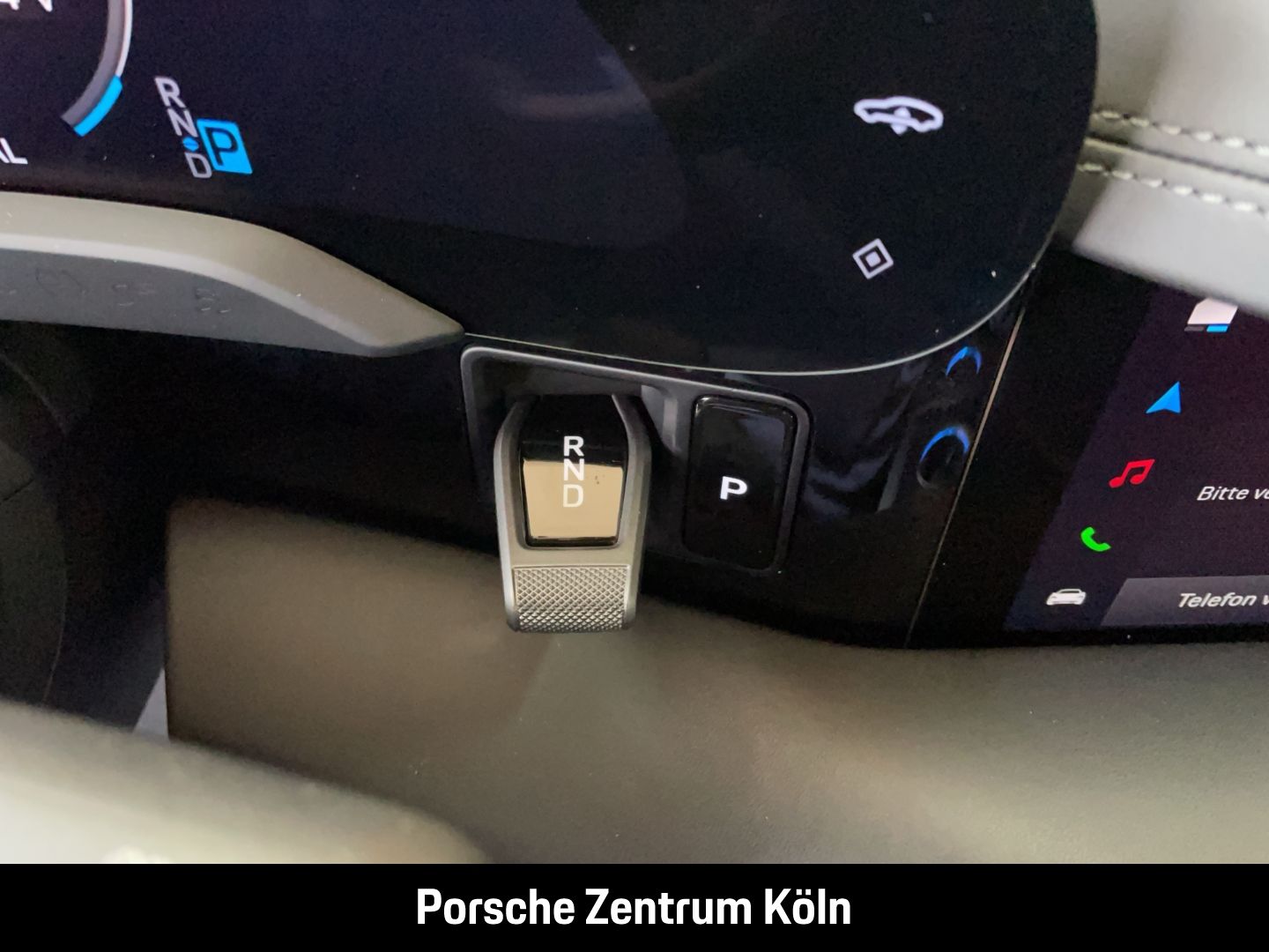 Porsche Taycan 4 Cross Turismo InnoDrive Surround-View