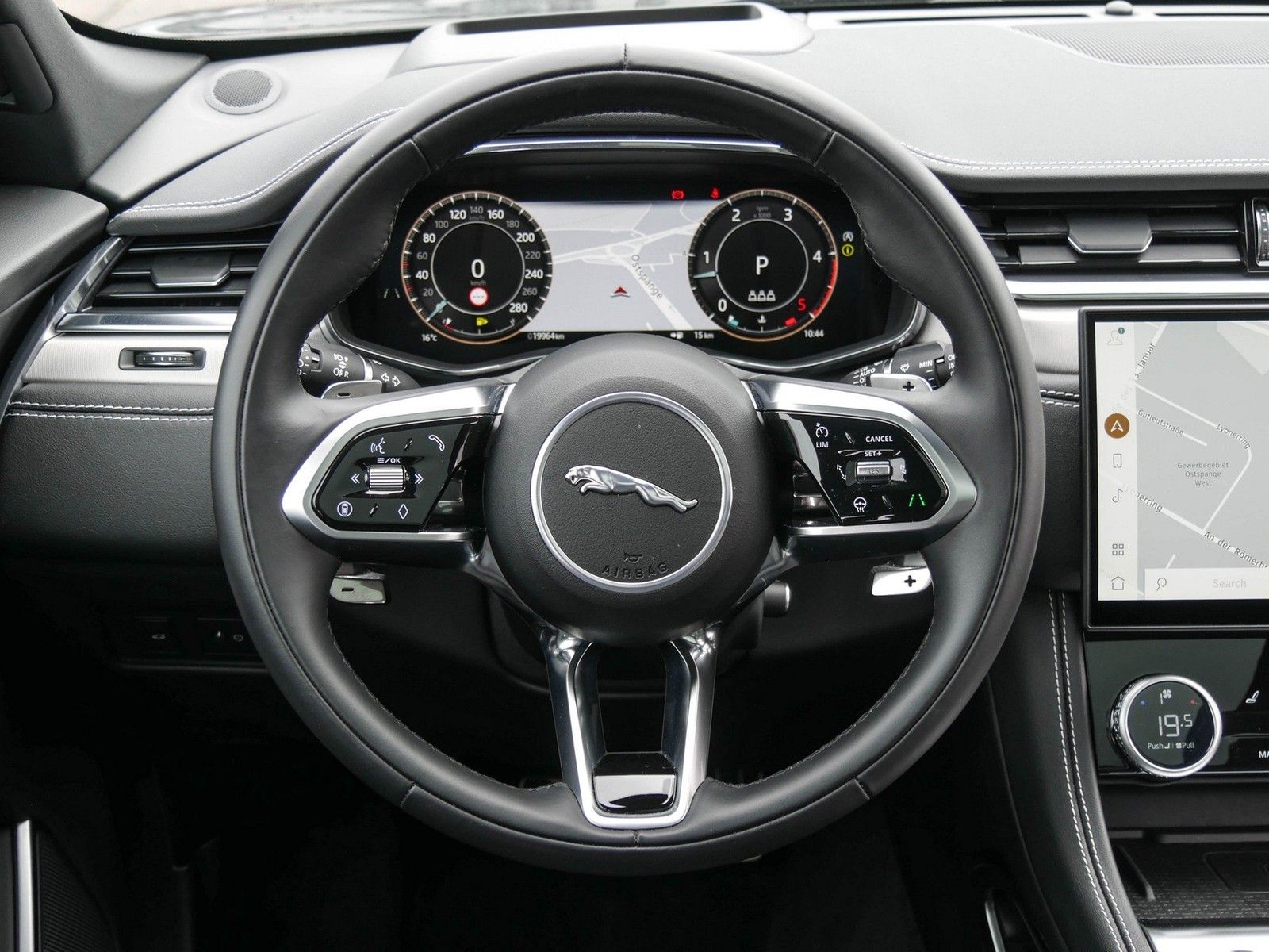 Jaguar F-PACE D300 R-Dynamic SE 90th Anniversary Editio