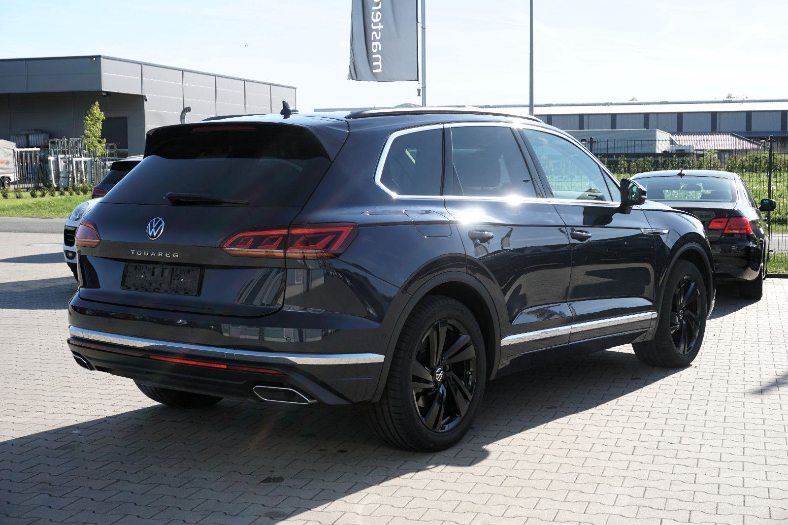 Volkswagen Touareg Elegance 4Motion - Samsaru's Car Outlet