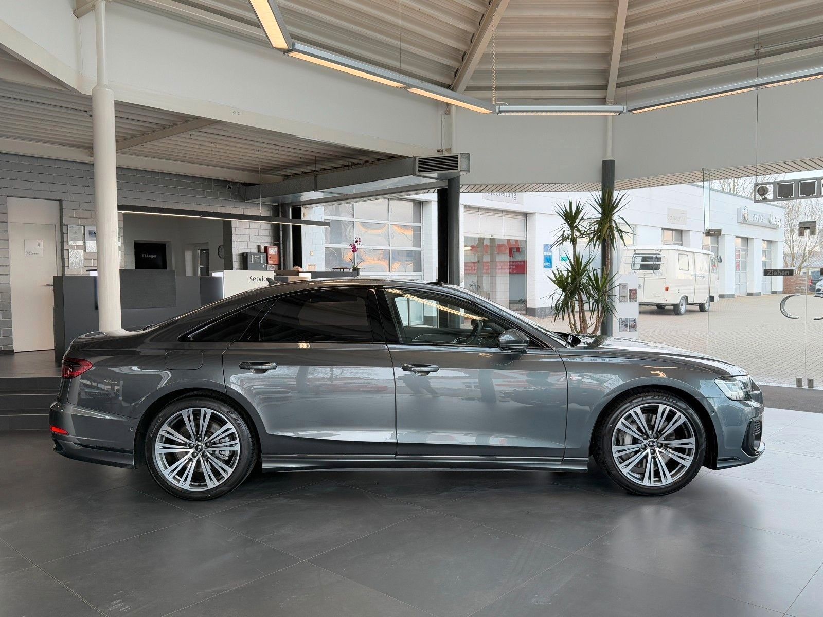 Audi A8 55 TFSI quattro S-Line - Samsaru's Car Outlet