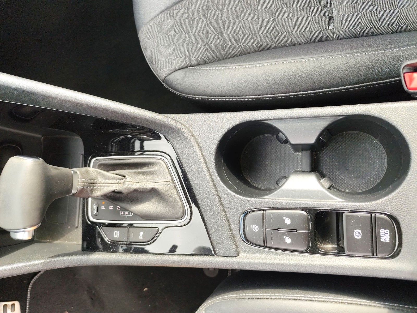 Kia Niro 1.6 GDI Hybrid Spirit - Samsaru's Car Outlet