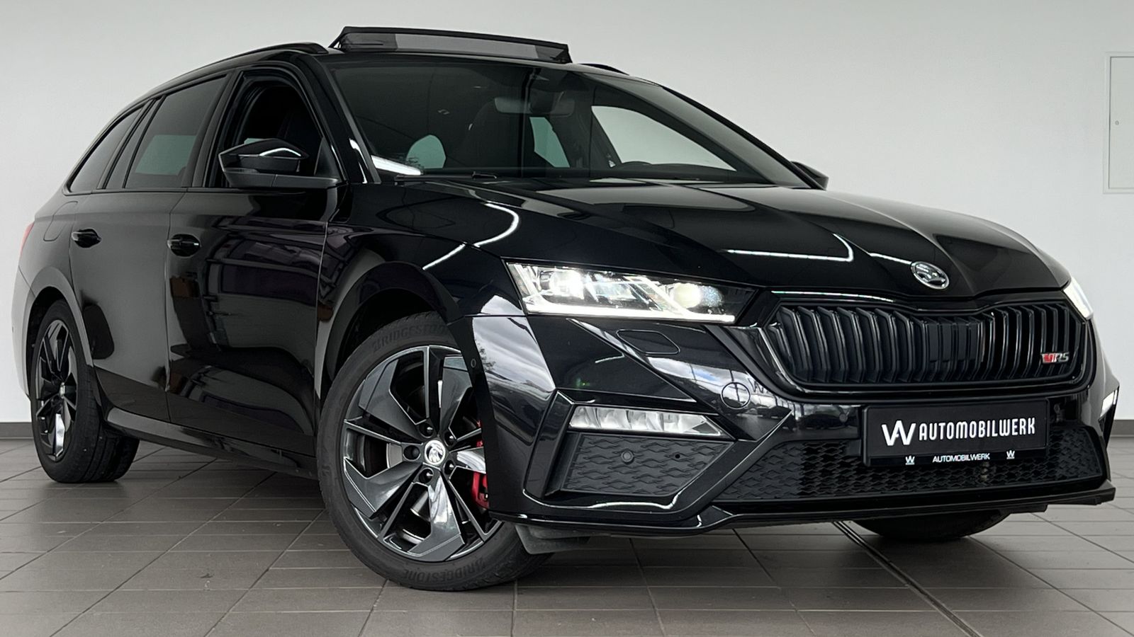 Skoda Octavia Combi RS First Edition - Samsaru's Car Outlet