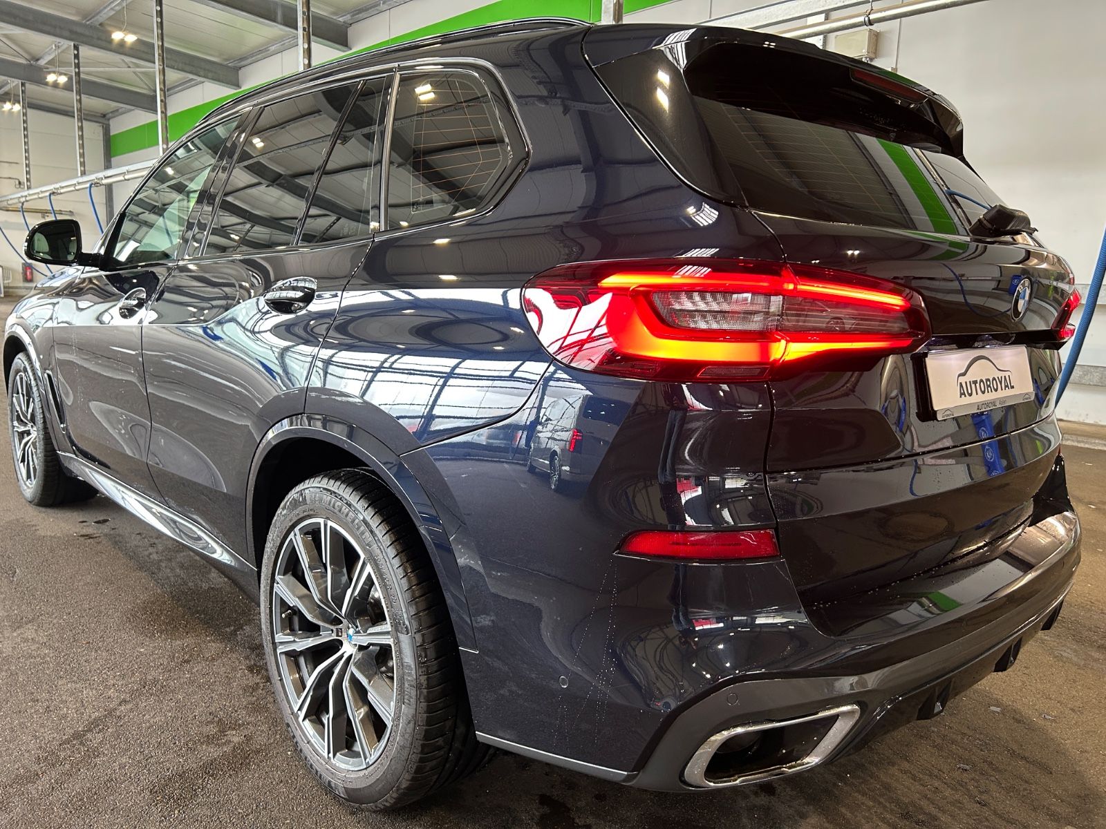 BMW X5 xDrive 40 d M Sport--7Sitzer