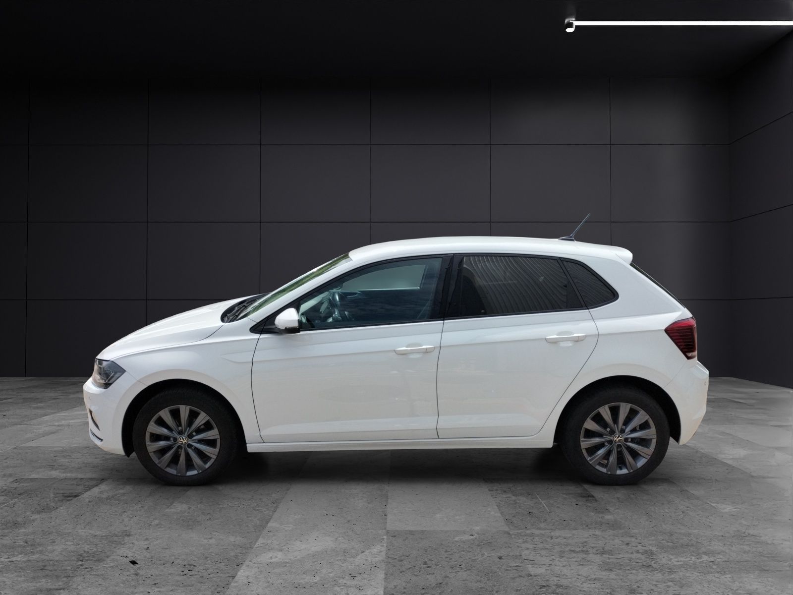 Volkswagen Polo VI Highline TSI DSG - Samsaru's Car Outlet