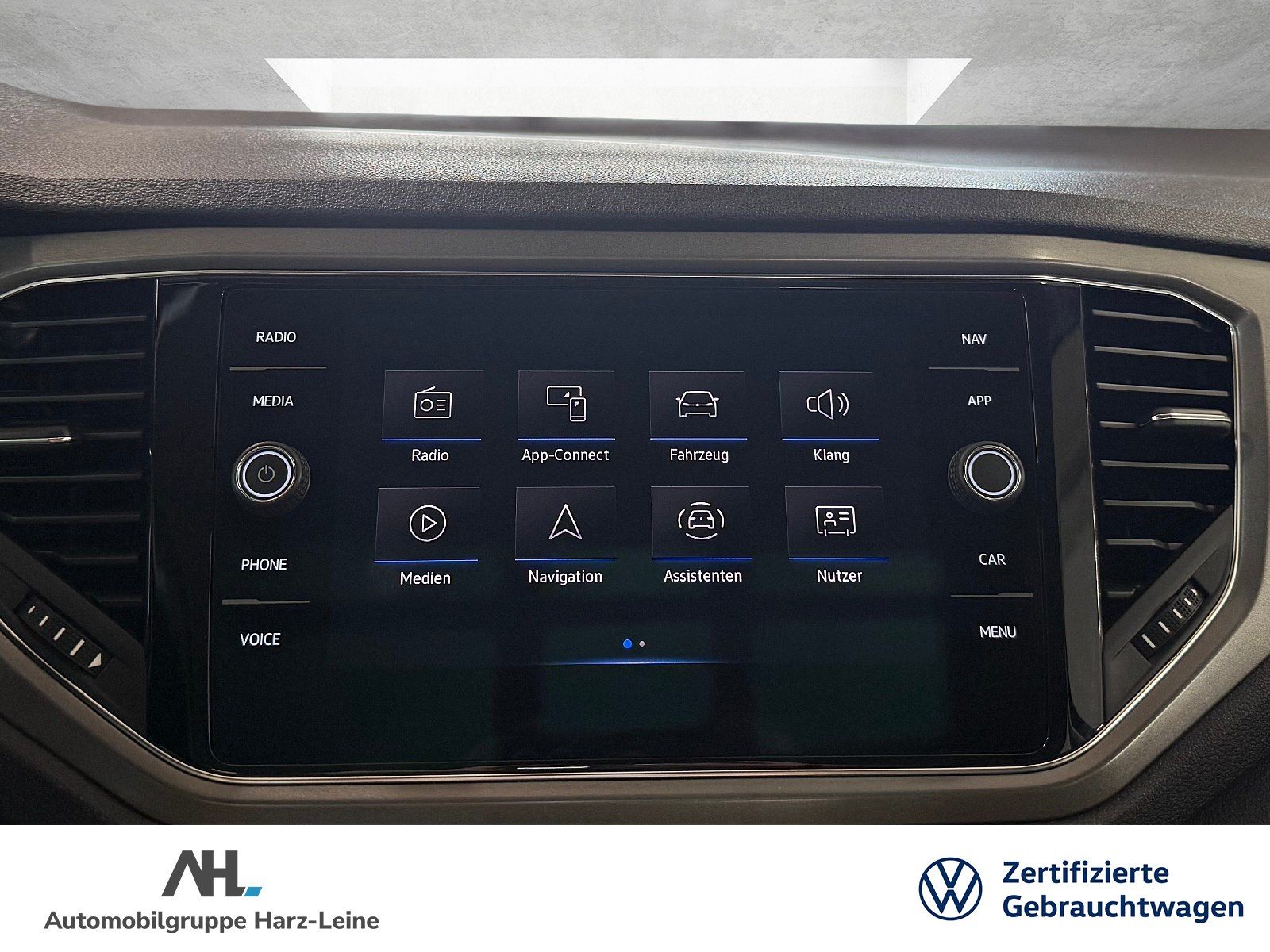 Volkswagen T-Roc 1.0 TSI Style - Samsaru's Car Outlet