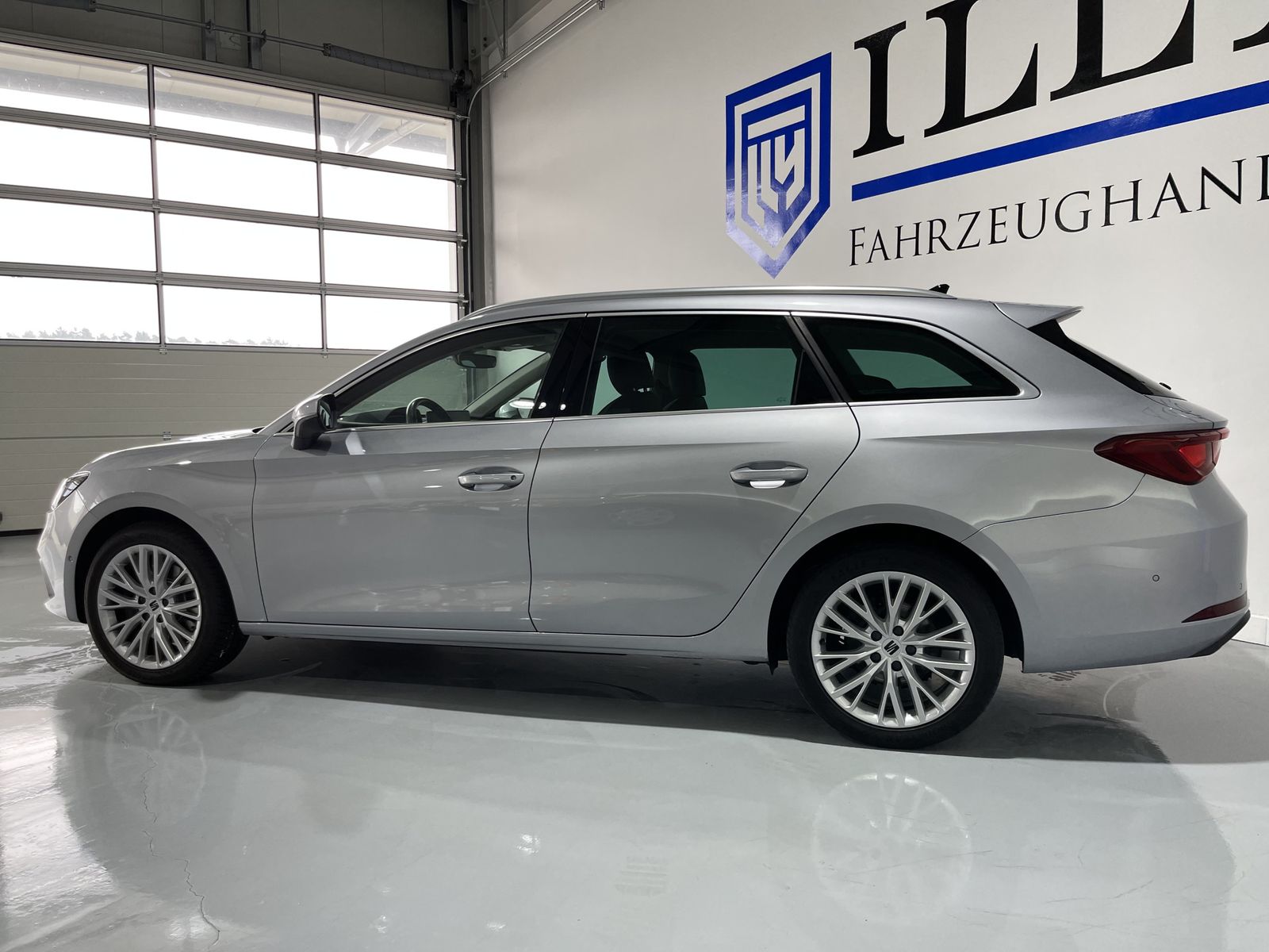 Seat Leon Xcellence 2.0 TDI*AHK*LED*Cam*Navi*