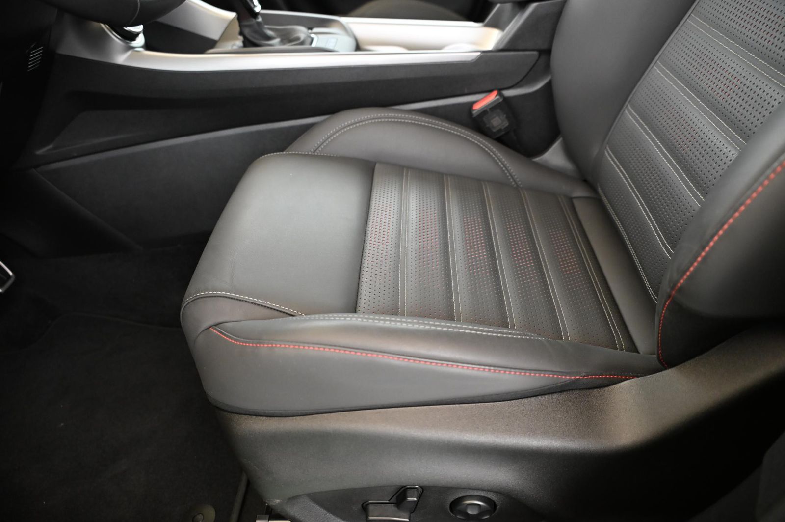 Alfa Romeo Tonale 1.3 PHEV 280 Q4 Tributo Italiano LED/PANO