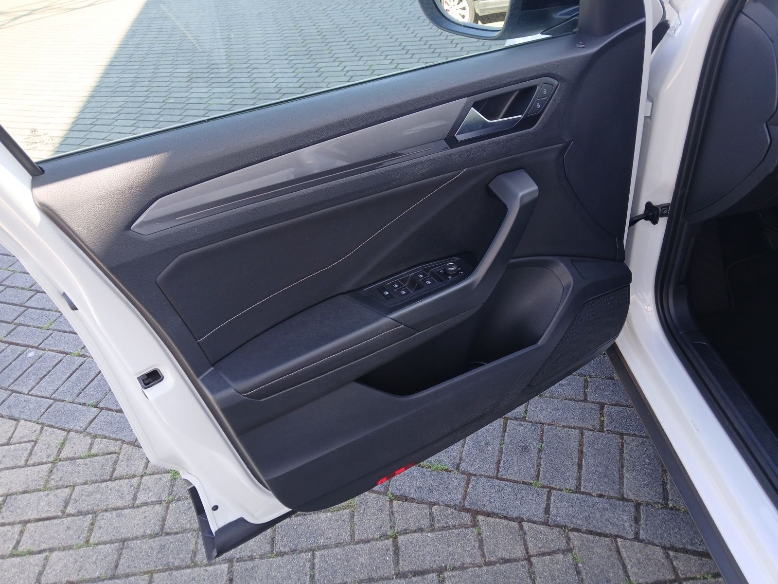 Volkswagen T-Roc TDI Style - Samsaru's Car Outlet