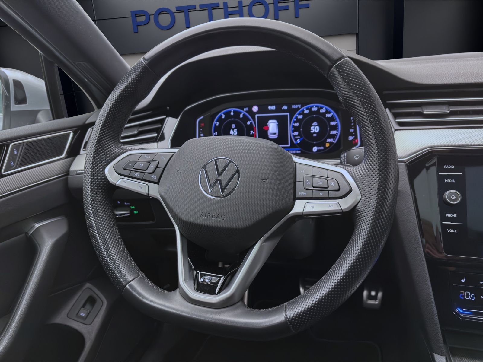 Volkswagen Passat Variant 2.0 TSI DSG 4M R-LINE PANO AHK NA