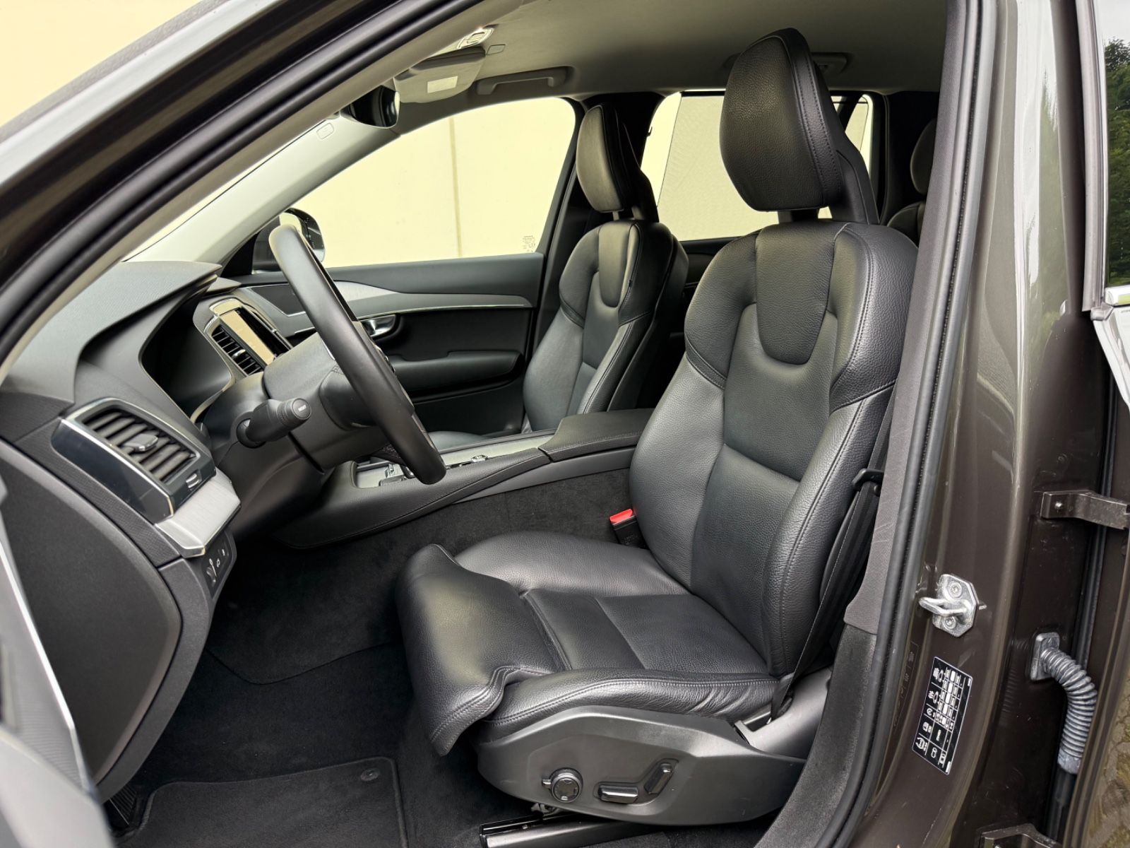 Volvo XC 90 T8 Inscription - Samsaru's Car Outlet