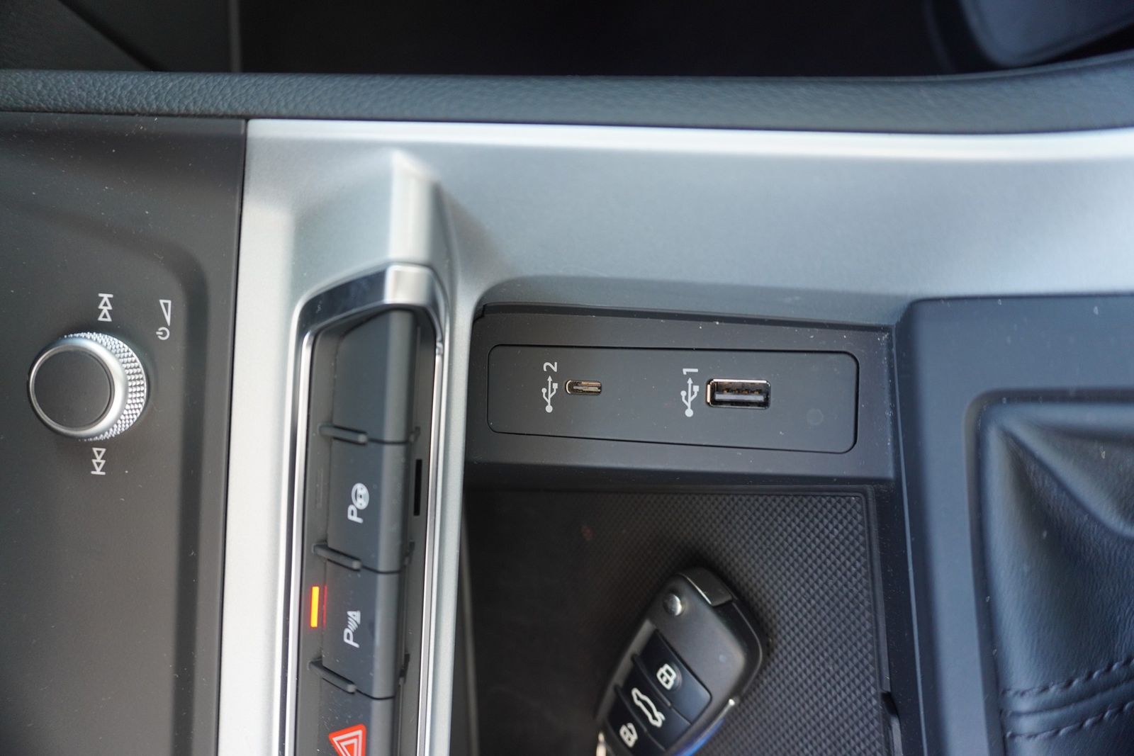 Audi Q3 40 2.0TDI quattro advanced - Samsaru's Car Outlet