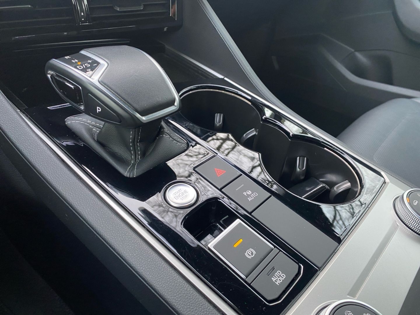 Volkswagen Touareg 3.0 V6 TDI 4M R-Line - Samsaru's Car Outlet