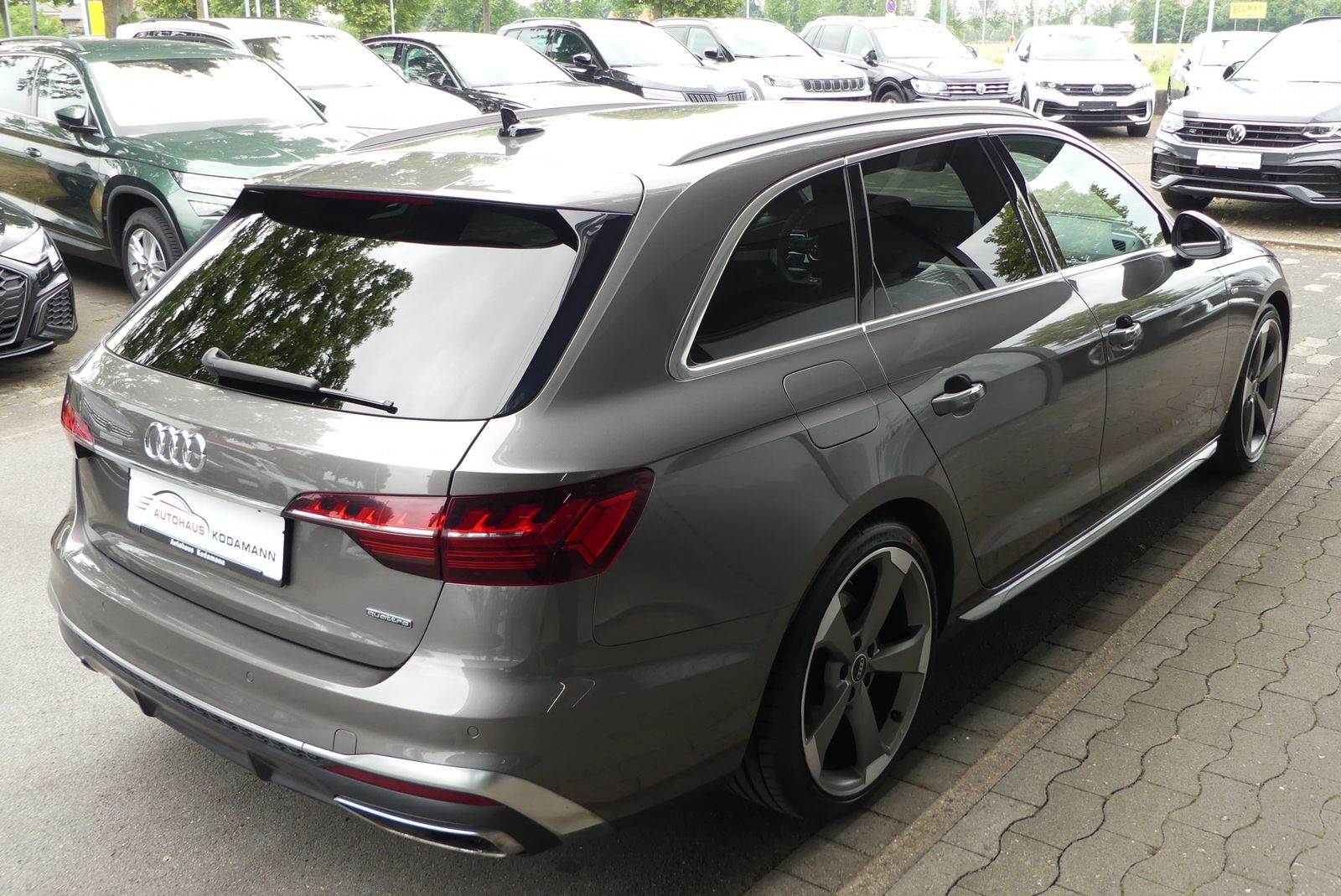 Audi A4 40 TFSI quattro S-Line - Samsaru's Car Outlet