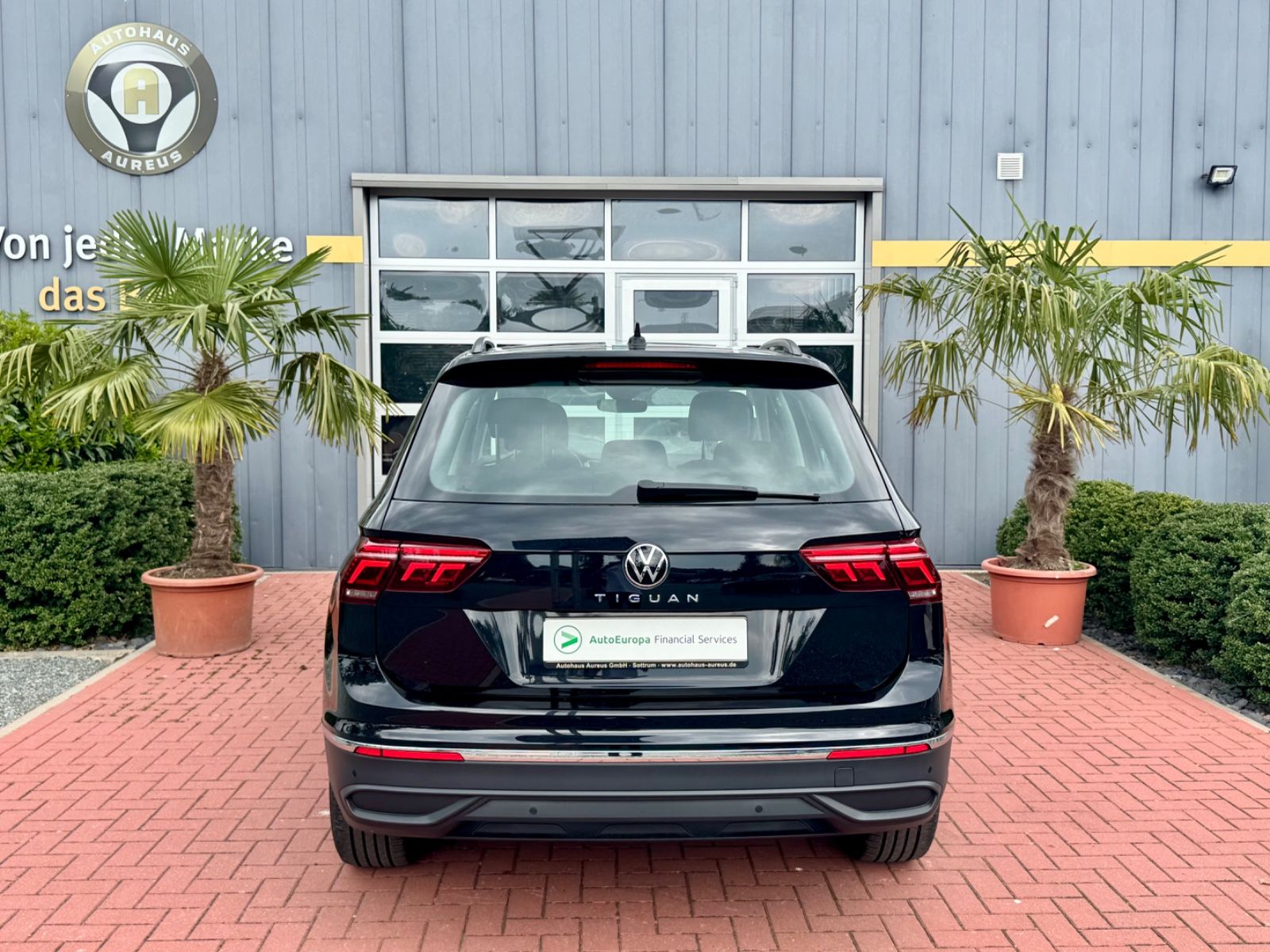Volkswagen Tiguan Life - Samsaru's Car Outlet