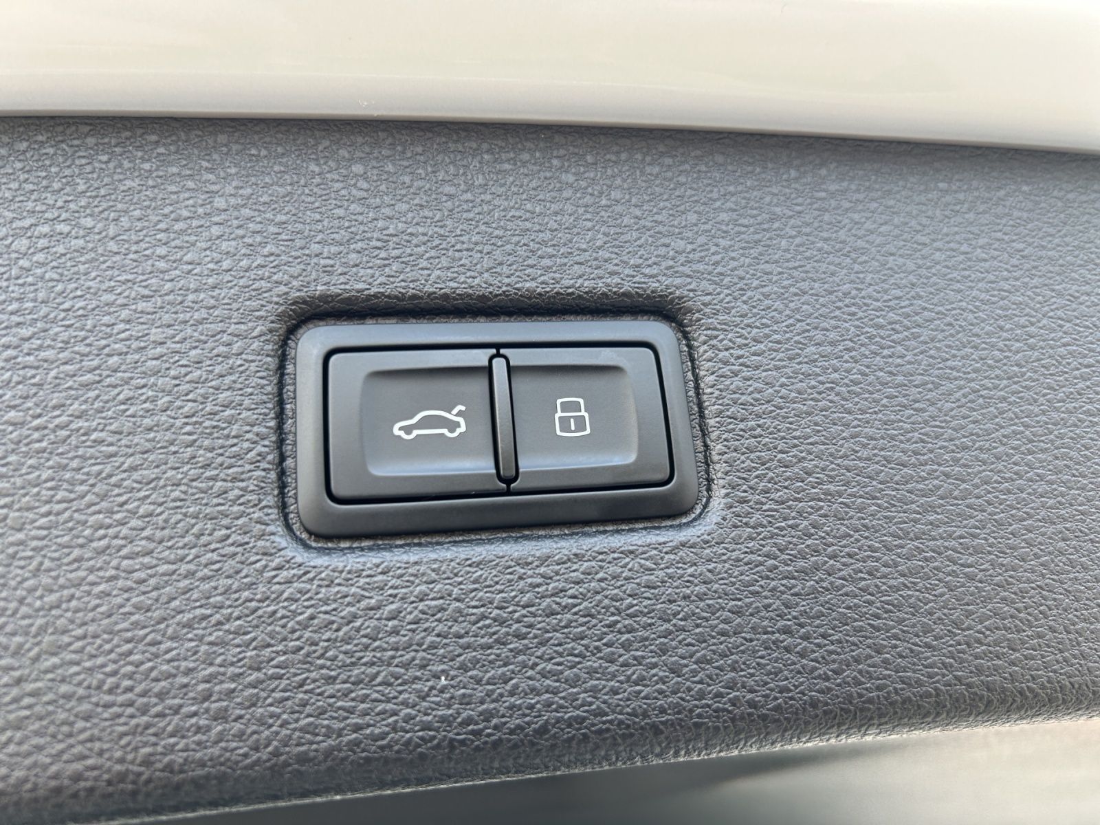 Audi Q7 50 TDI quattro S-LINE*7-SITZER*AHK*PANO*OPTIK