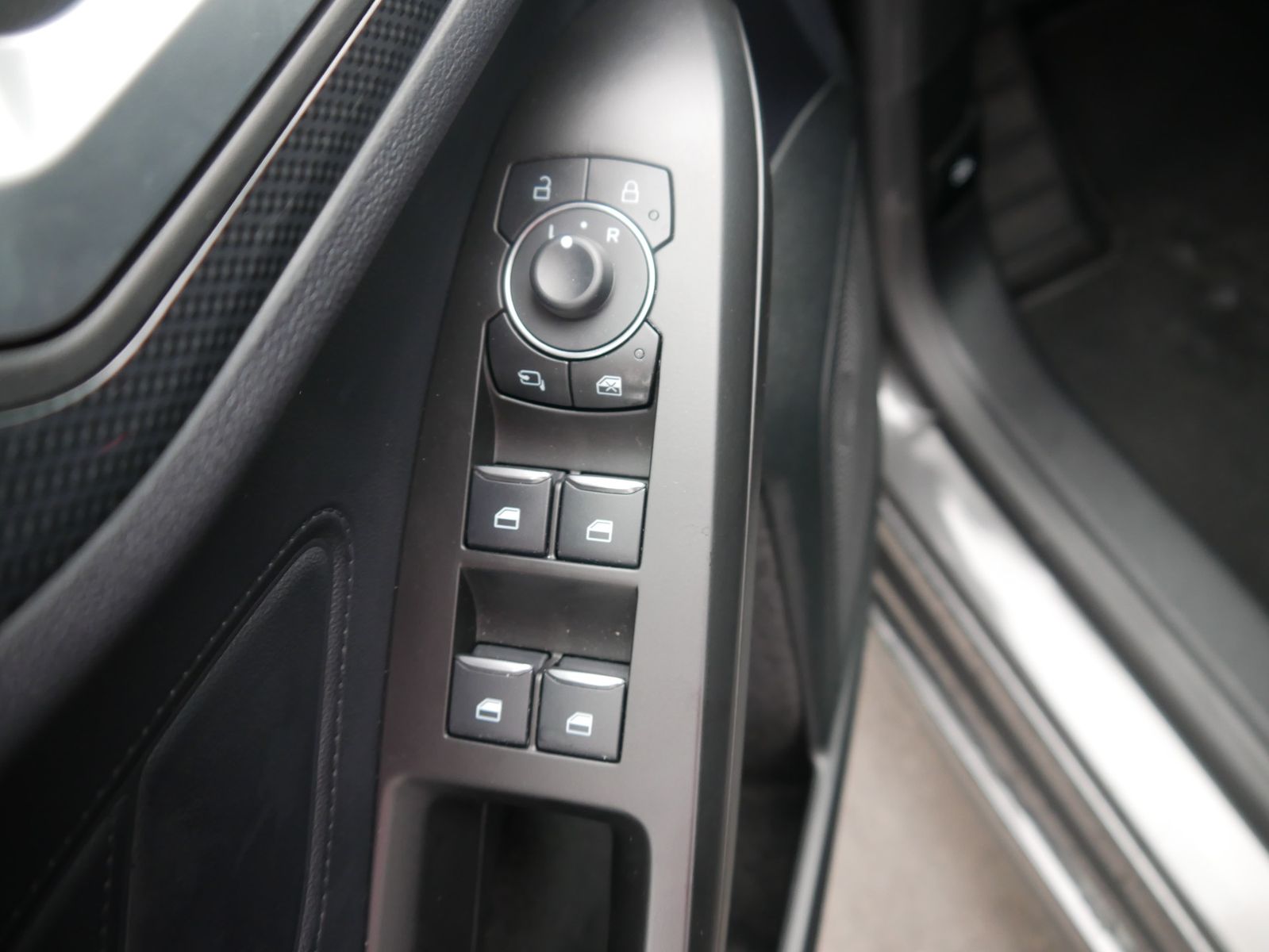 Ford Focus Turnier 1.0 M-Hybrid ST-Line LED Navi ACC