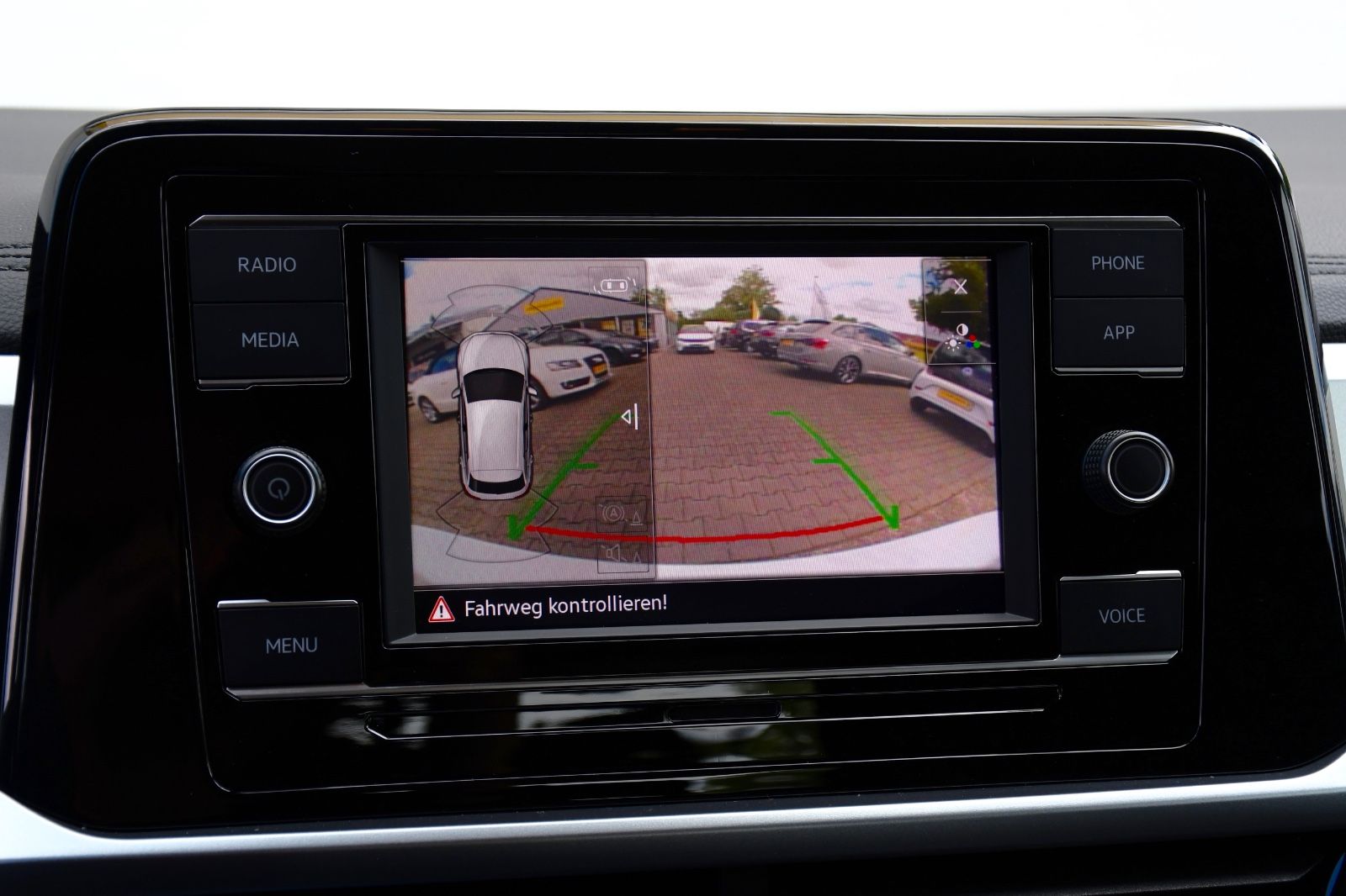 Volkswagen T-Roc Life - Samsaru's Car Outlet