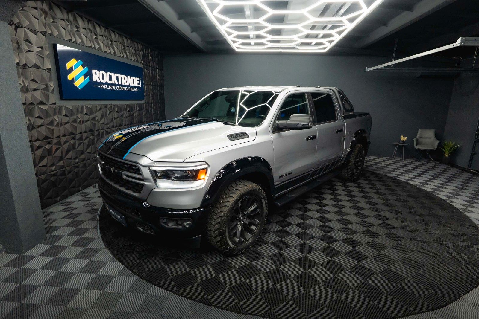 Dodge RAM 5.7 V8 HEMI 4x4 OFFROAD Night PUNISHER 19%