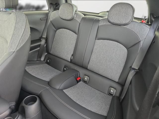 MINI Cooper S - Samsaru's Car Outlet