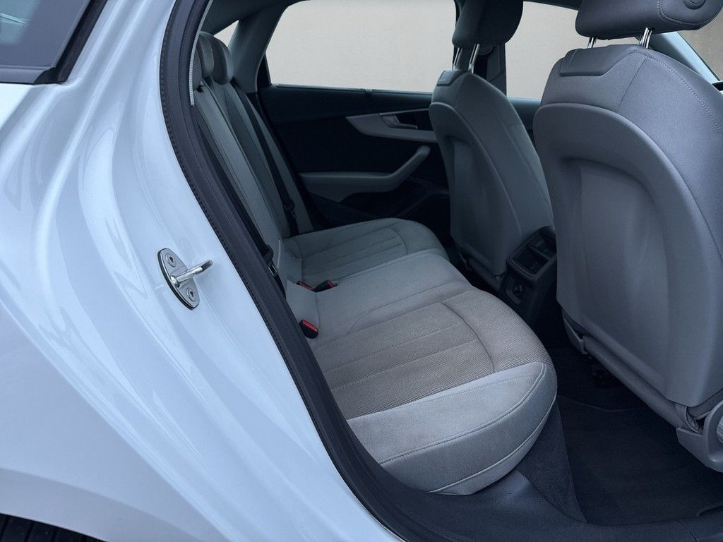 Audi A4 Lim. advanced 40 TDI quattro S tronic *Navi*