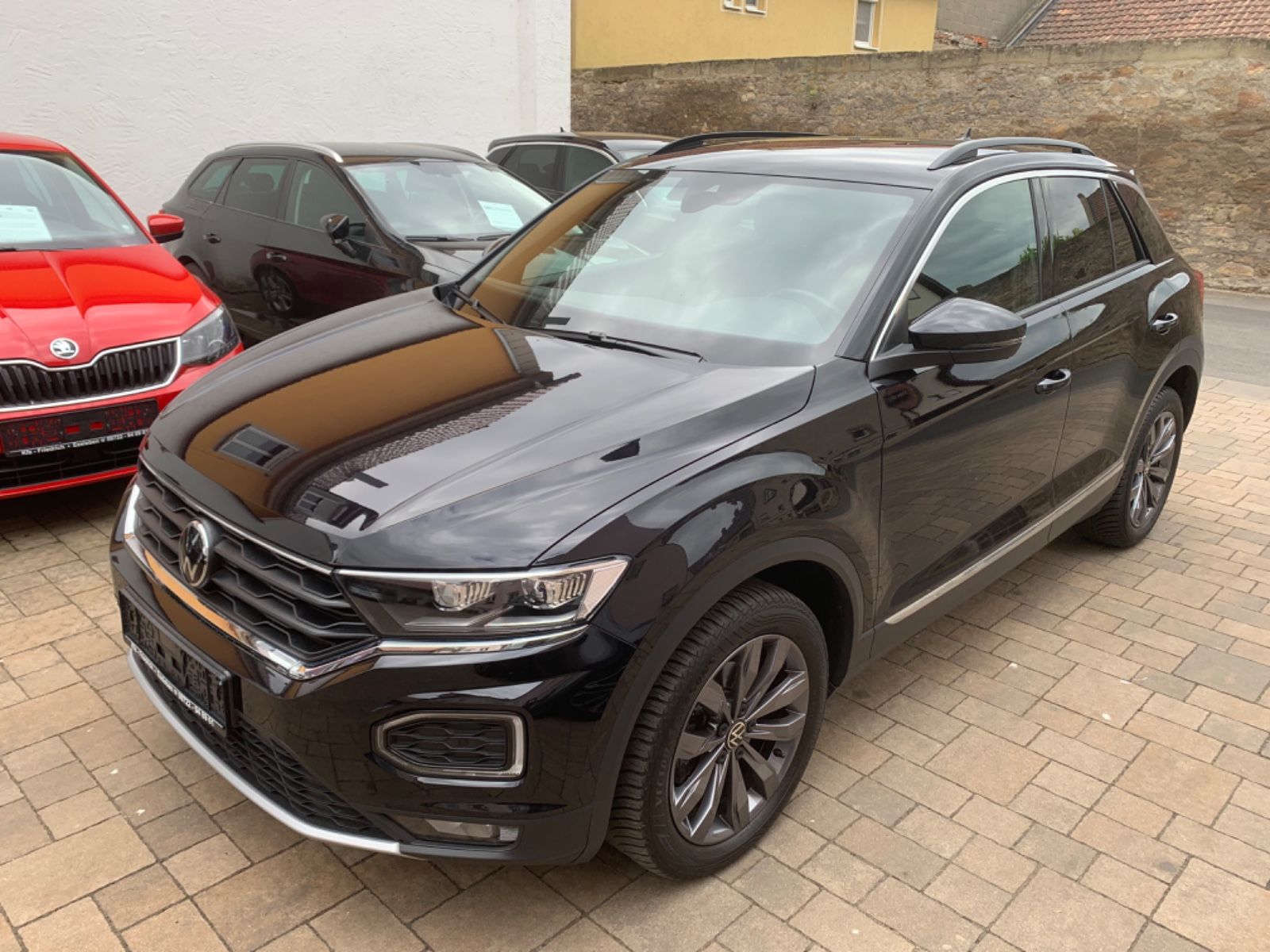 Volkswagen T-Roc Sport DSG - Samsaru's Car Outlet