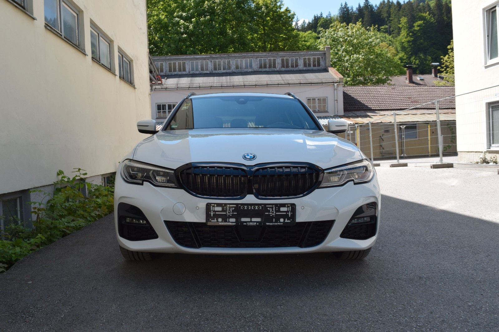 BMW 330e Touring xDrive MSport - Samsaru's Car Outlet