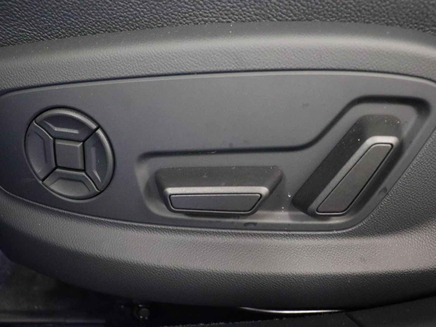Audi A8 lang 60 TFSI e quattro - Samsaru's Car Outlet