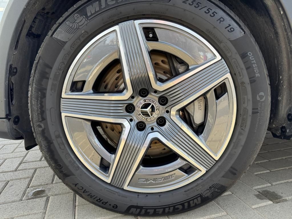 Mercedes-Benz GLC 300 d 4M AMG+AMBIENTE+DISTRO+MEMORY+MBUX+AHK