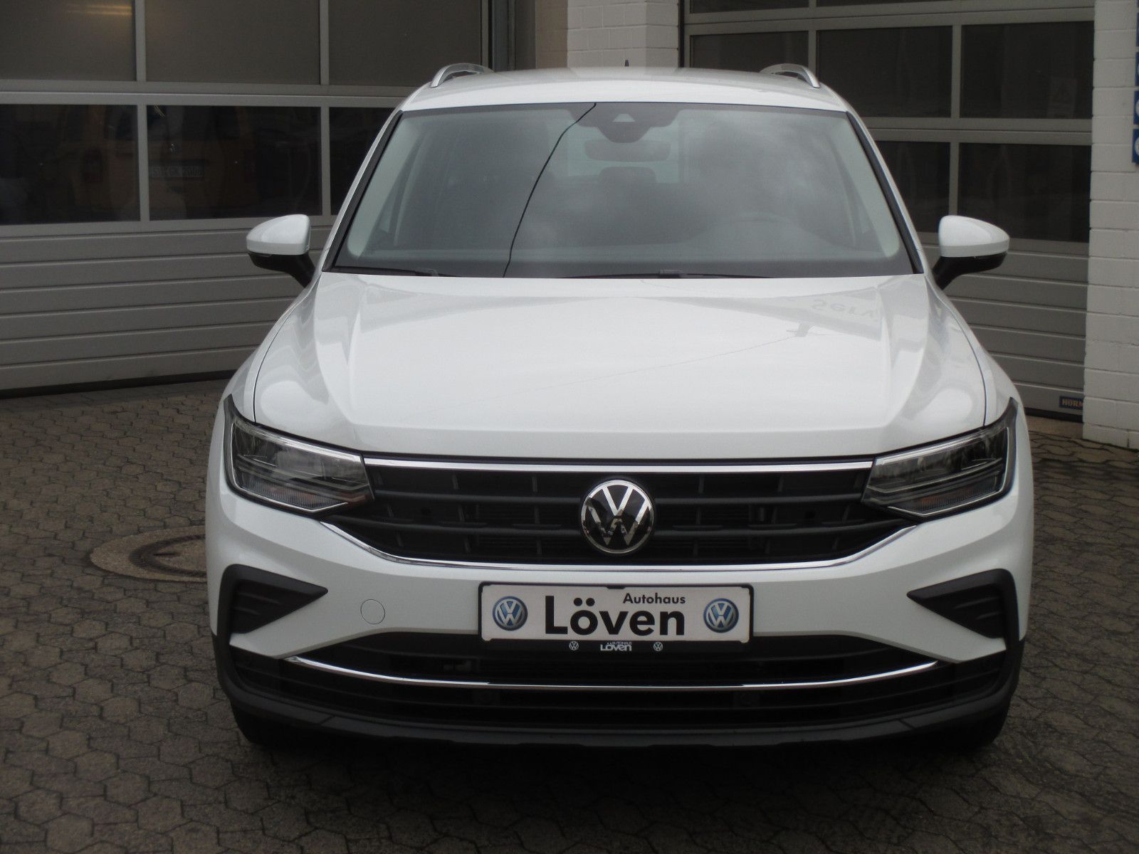 Volkswagen Tiguan 1.5 TSI DSG Life - Samsaru's Car Outlet