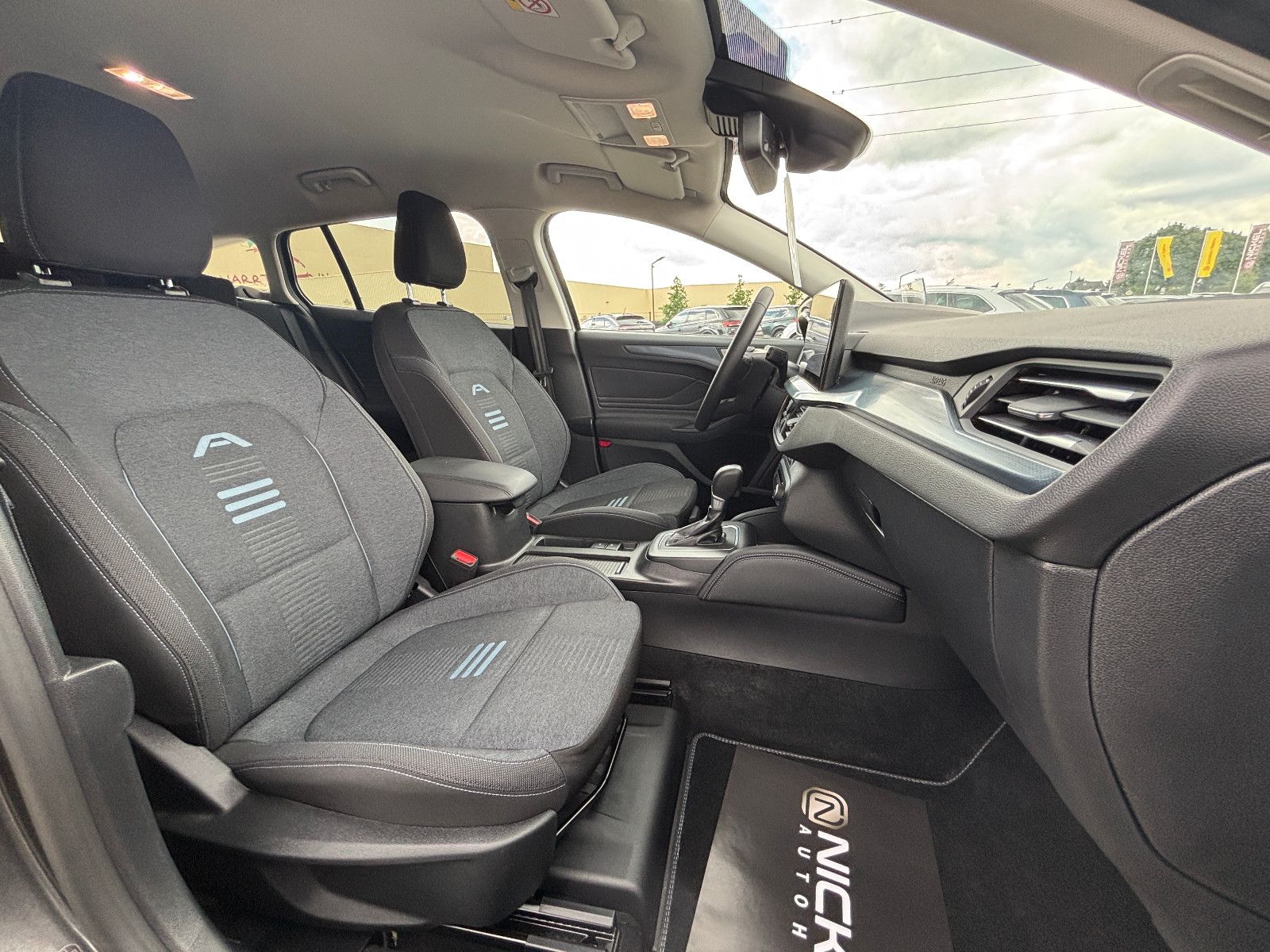 Ford Focus Turnier Active X*Led*HuD*Ahk*Kamera*ACC*