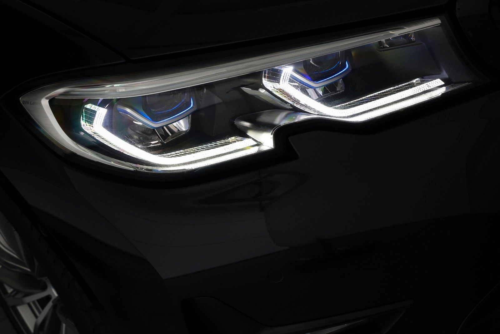 BMW 330d Touring Sport Line - Samsaru's Car Outlet