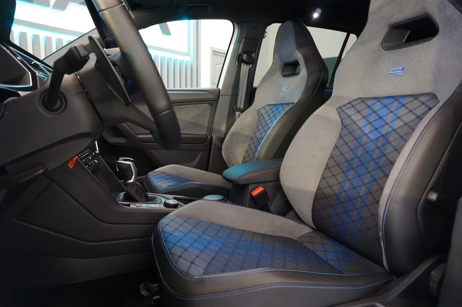 Volkswagen Tiguan R 4Motion - Samsaru's Car Outlet