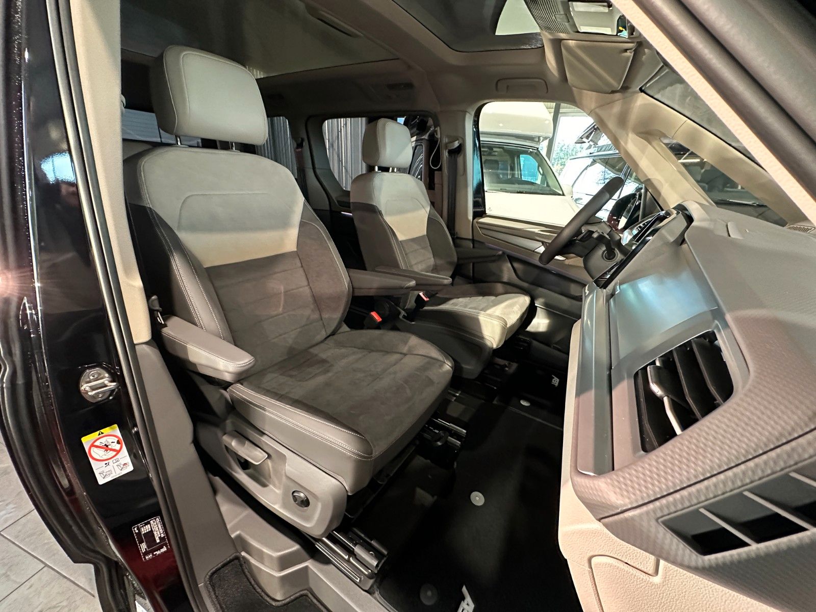 Volkswagen T7 Multivan ABT Edition - Samsaru's Car Outlet