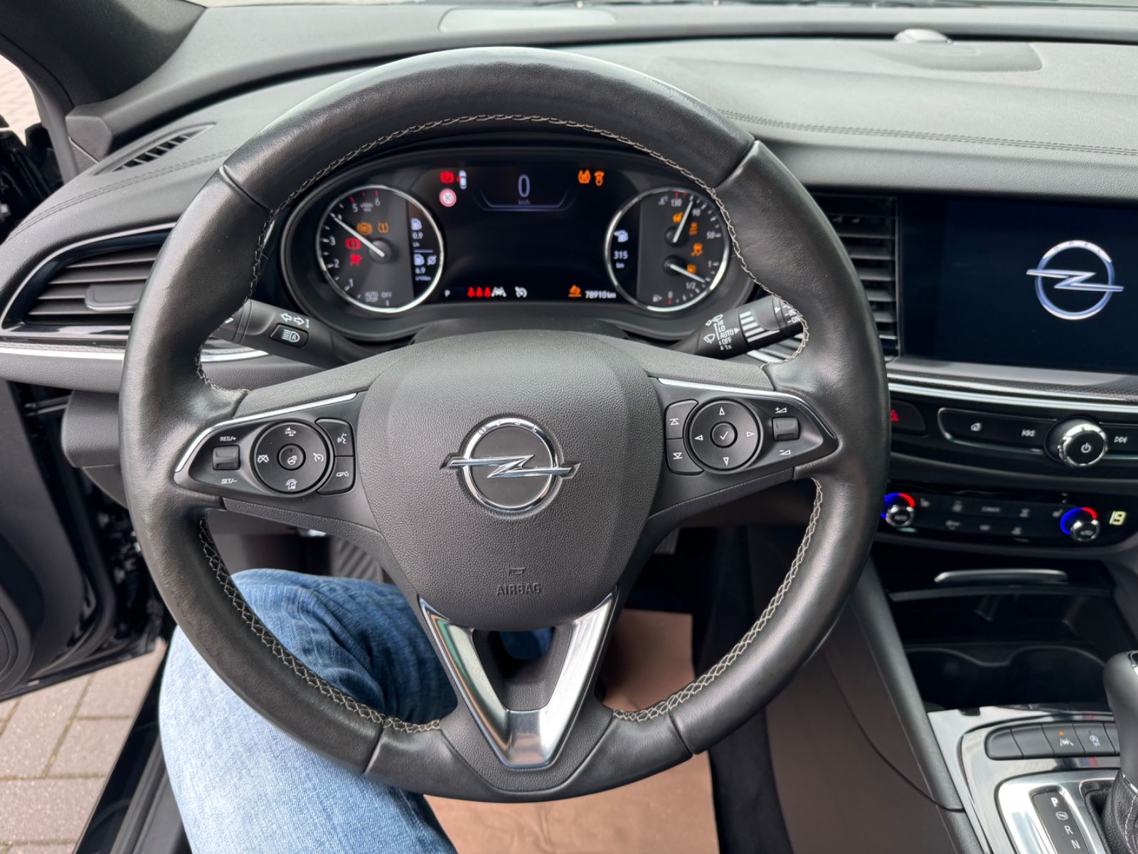 Opel Insignia B Sports Tourer Business - Samsaru's Car Outlet