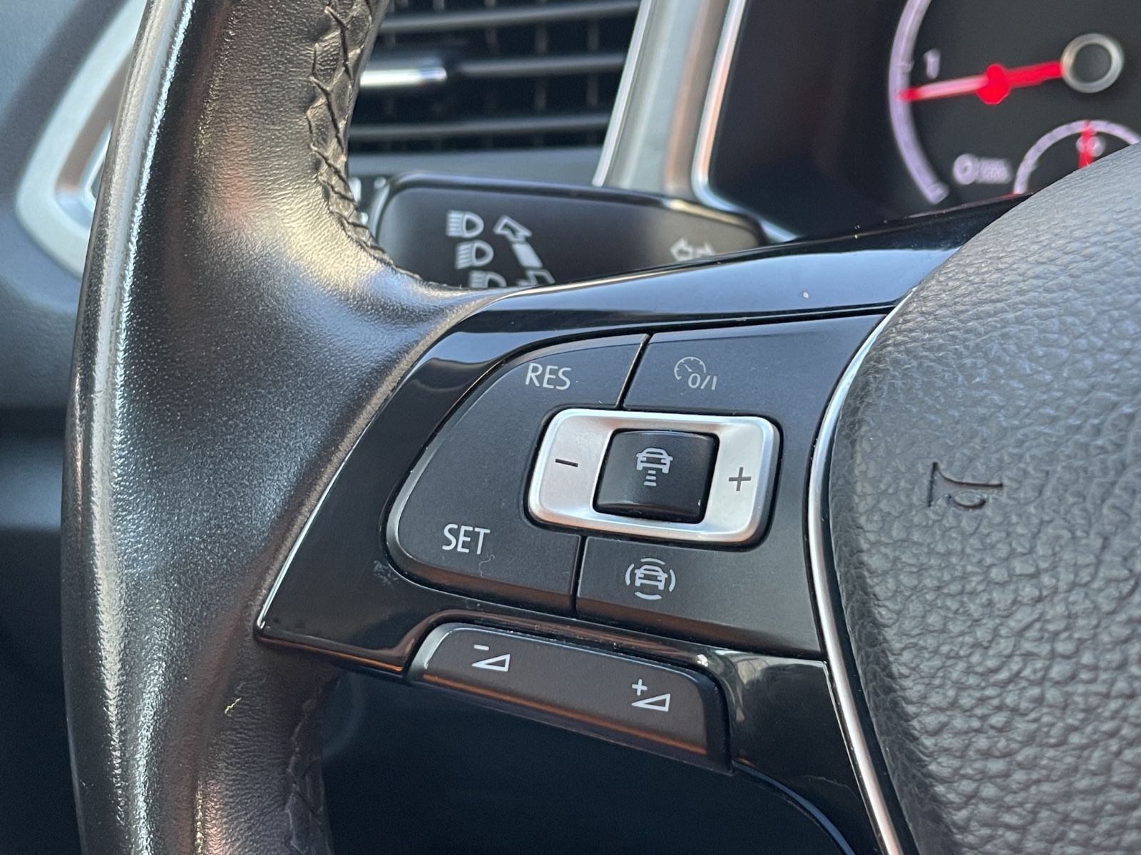 Volkswagen T-Roc Style TDI - Samsaru's Car Outlet