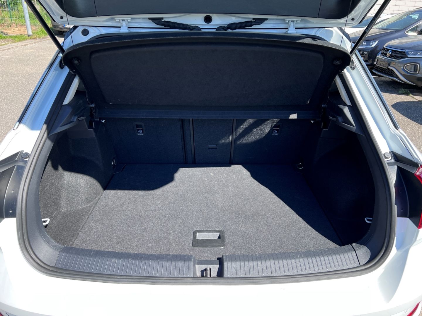 Volkswagen T-Roc 1.0 TSI Style - Samsaru's Car Outlet