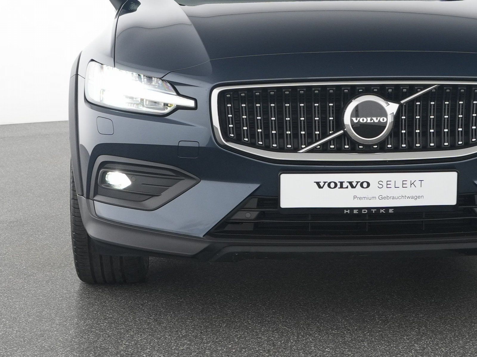 Volvo V60 CC B4 AWD Plus SONDERFINANZIERUNG 1,99%*