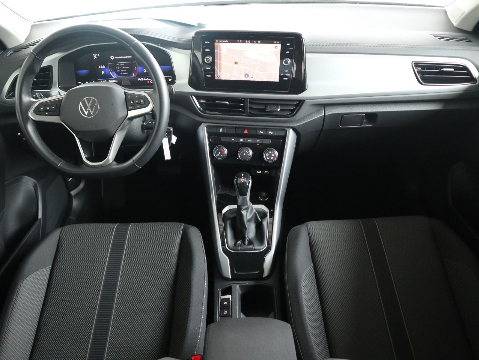 Volkswagen T-Roc 1.5 TSI DSG Life - Samsaru's Car Outlet