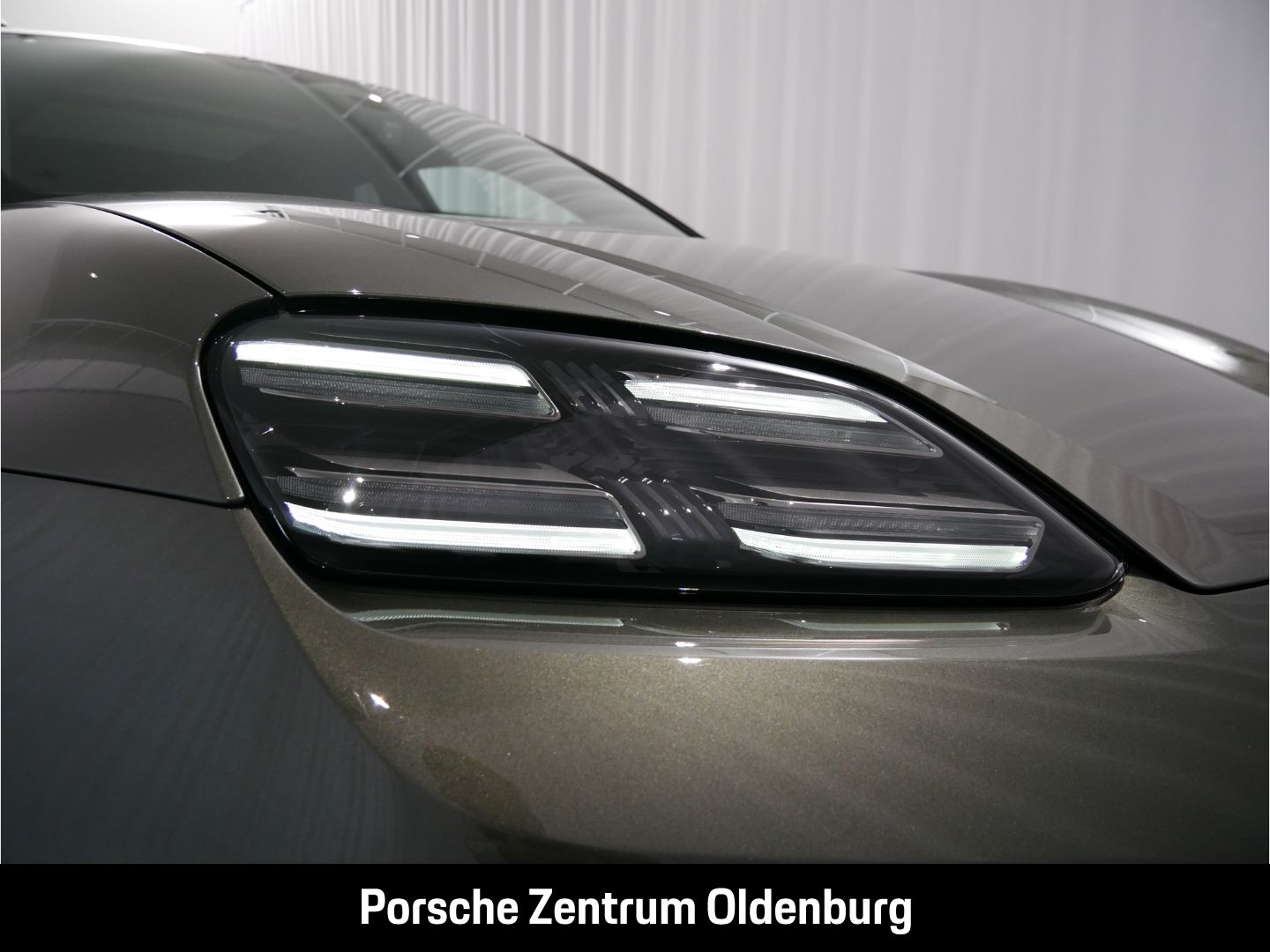 Porsche Macan Electric 4 Luftfed AHK BOSE Pano Matrix LE