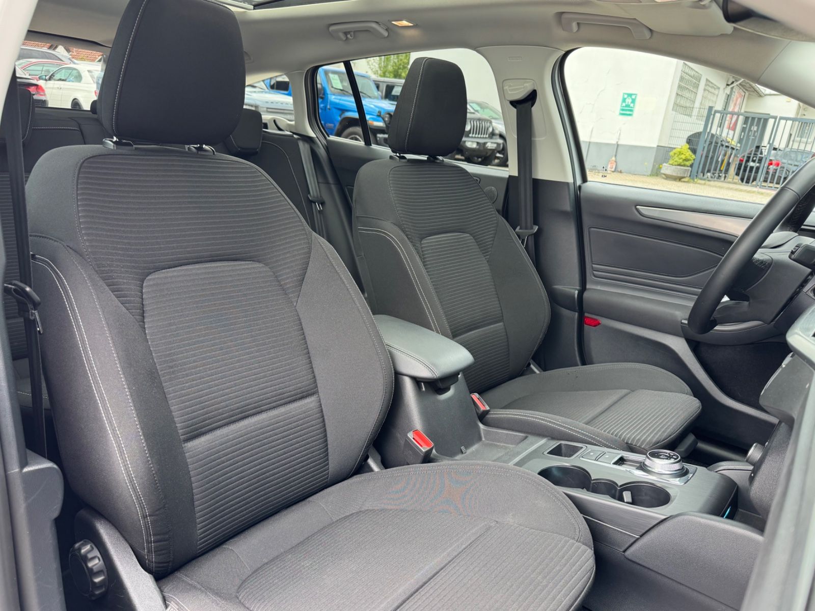 Ford Focus Turnier Titanium/PANO/AHK/R-Cam/CarPlay/1H
