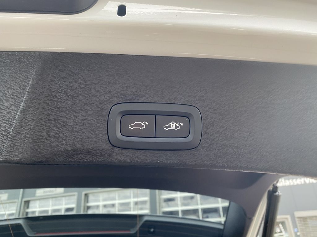 Volvo XC40 Ultimate Recharge Pure Electric AWD P8 Twin