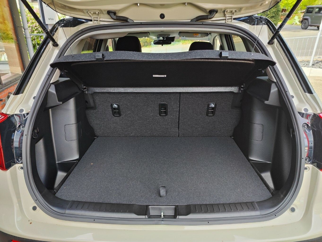 Suzuki Vitara 1.5 Hybrid Comfort 4x4 - Samsaru's Car Outlet