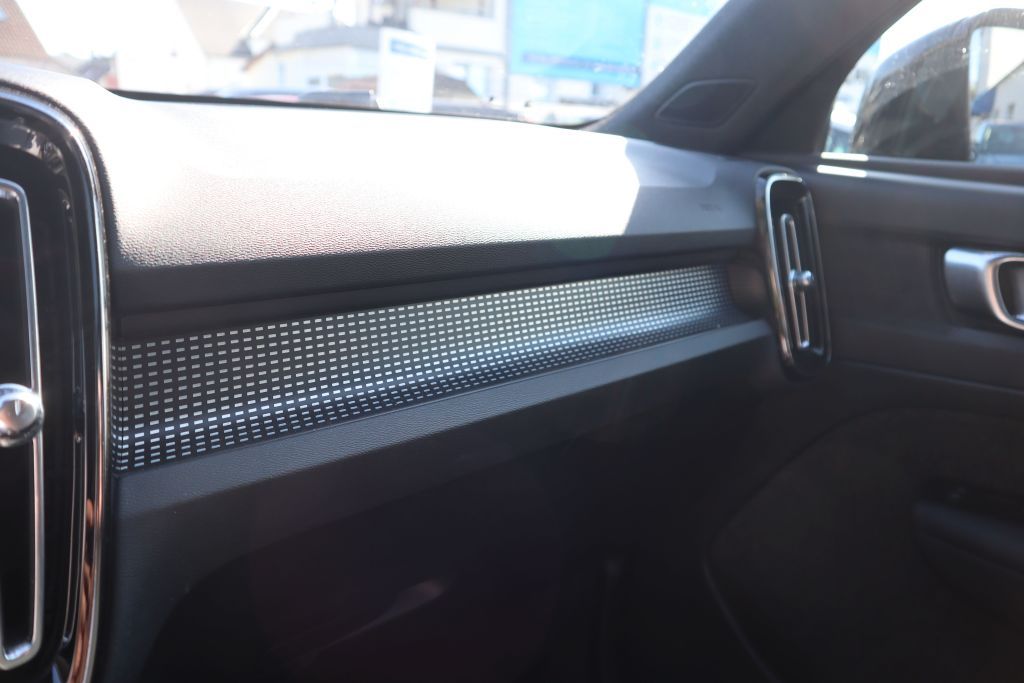 Volvo XC40 T4 Recharge DKG RDesign|NAVI|PANO|20ZOLL|